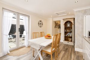 Kitchen/Breakfast Room- click for photo gallery